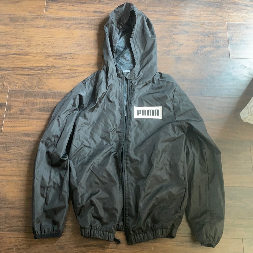 Boys Puma windbreaker size 10/12